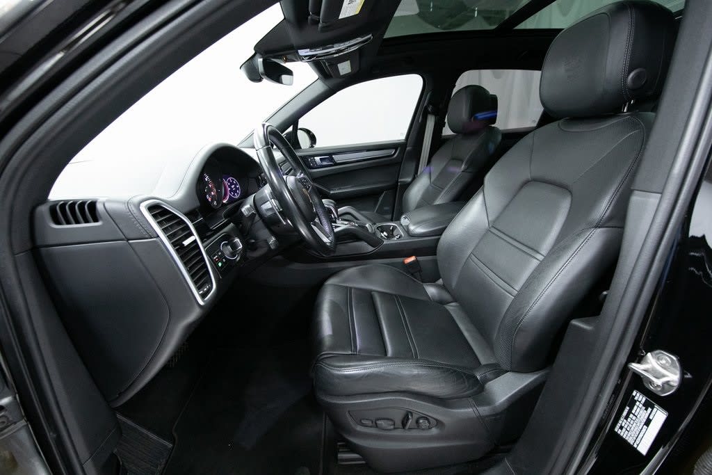 Thumbnail: 2022 Porsche Cayenne - 10