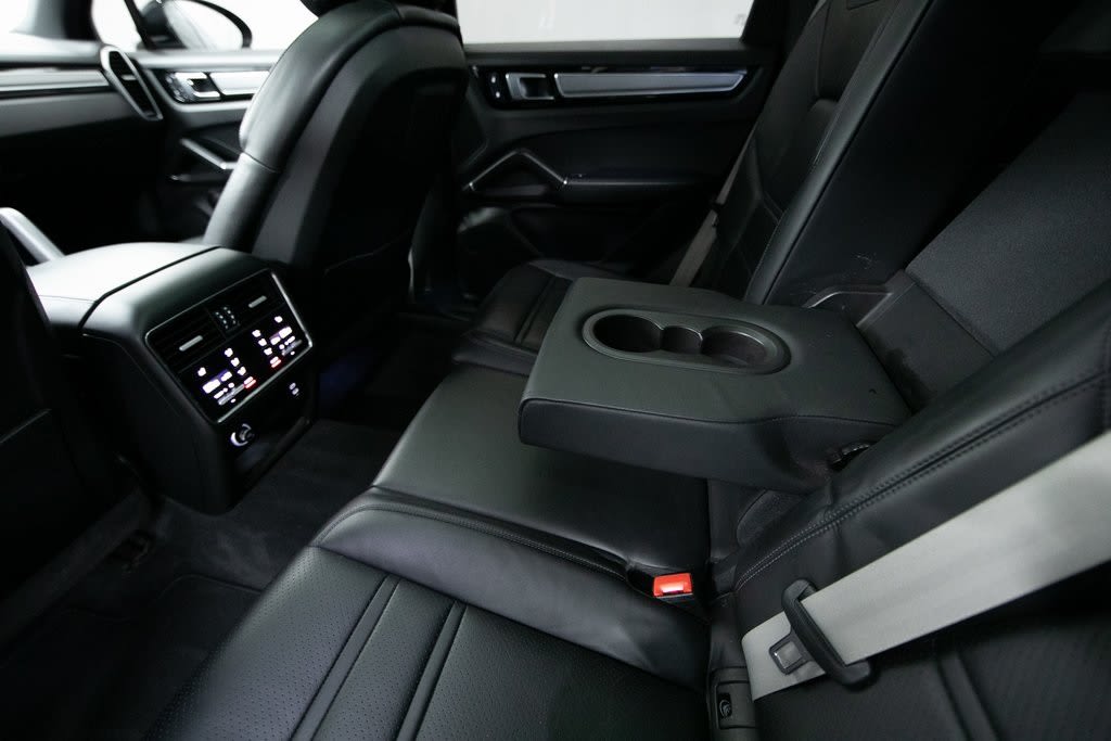 Thumbnail: 2022 Porsche Cayenne - 28