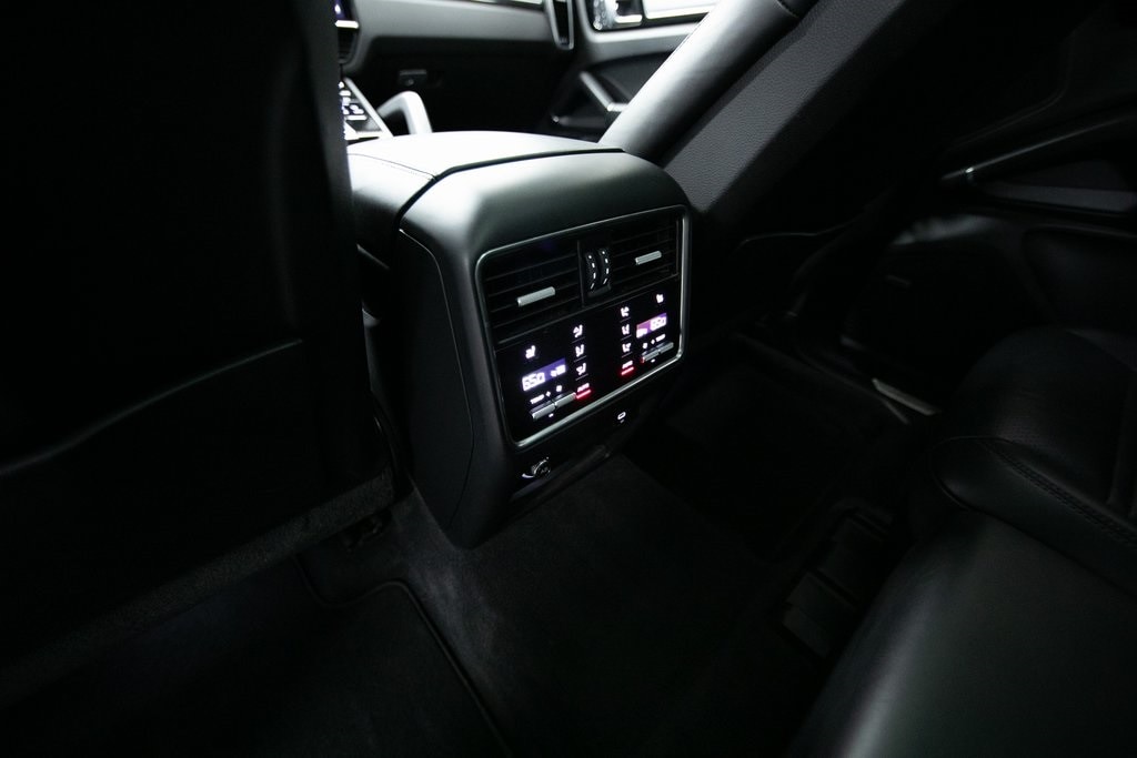 Thumbnail: 2022 Porsche Cayenne - 27