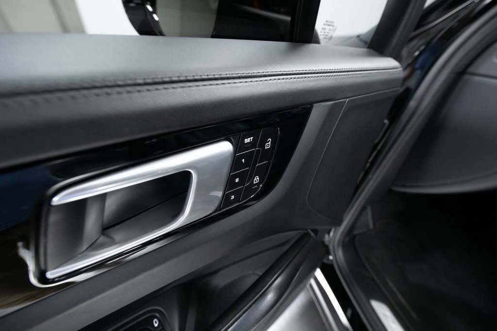 Thumbnail: 2022 Porsche Cayenne - 21