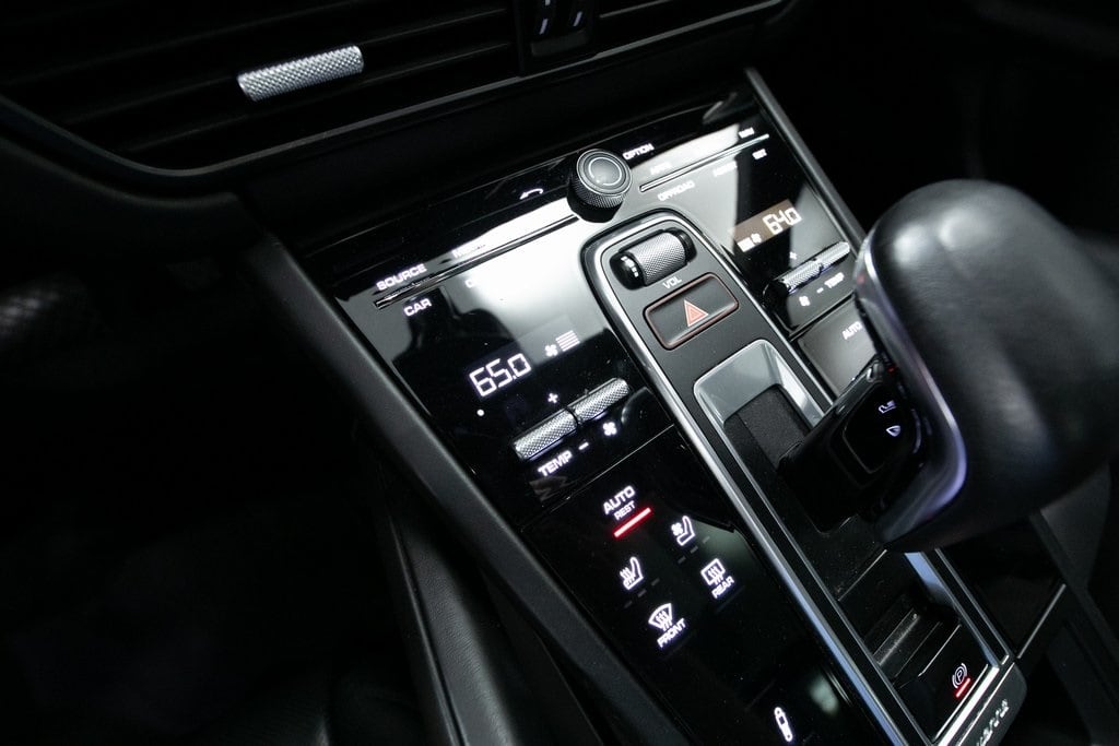 Thumbnail: 2022 Porsche Cayenne - 23