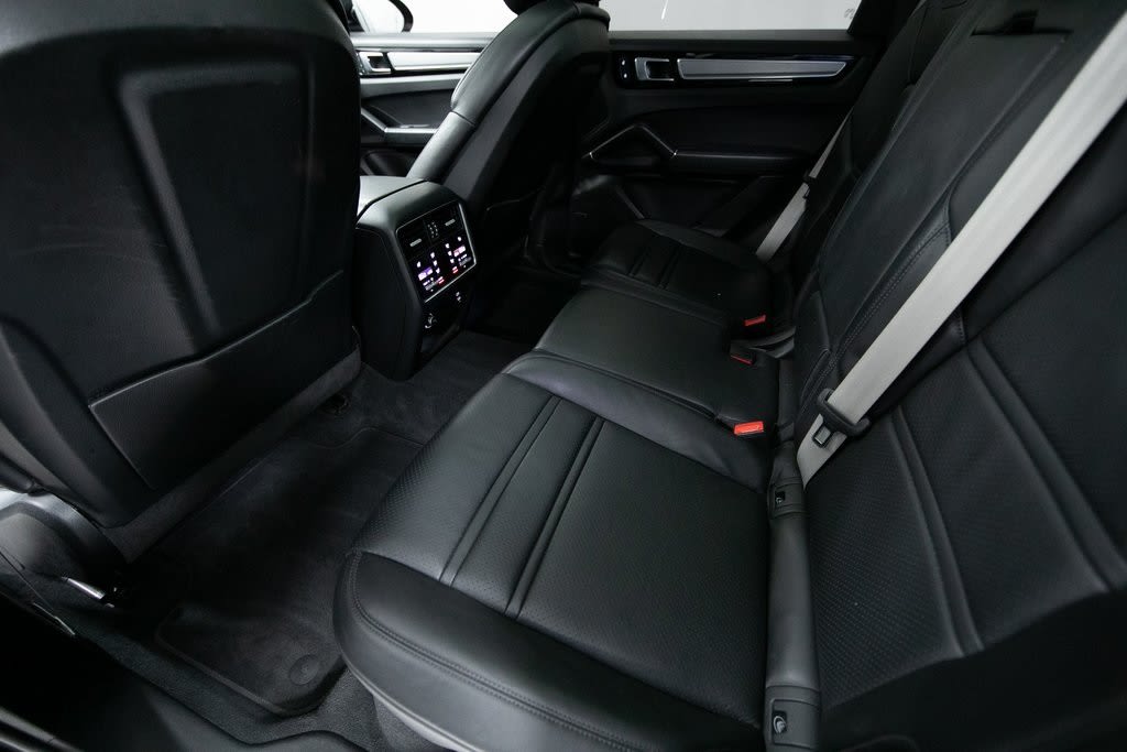 Thumbnail: 2022 Porsche Cayenne - 11