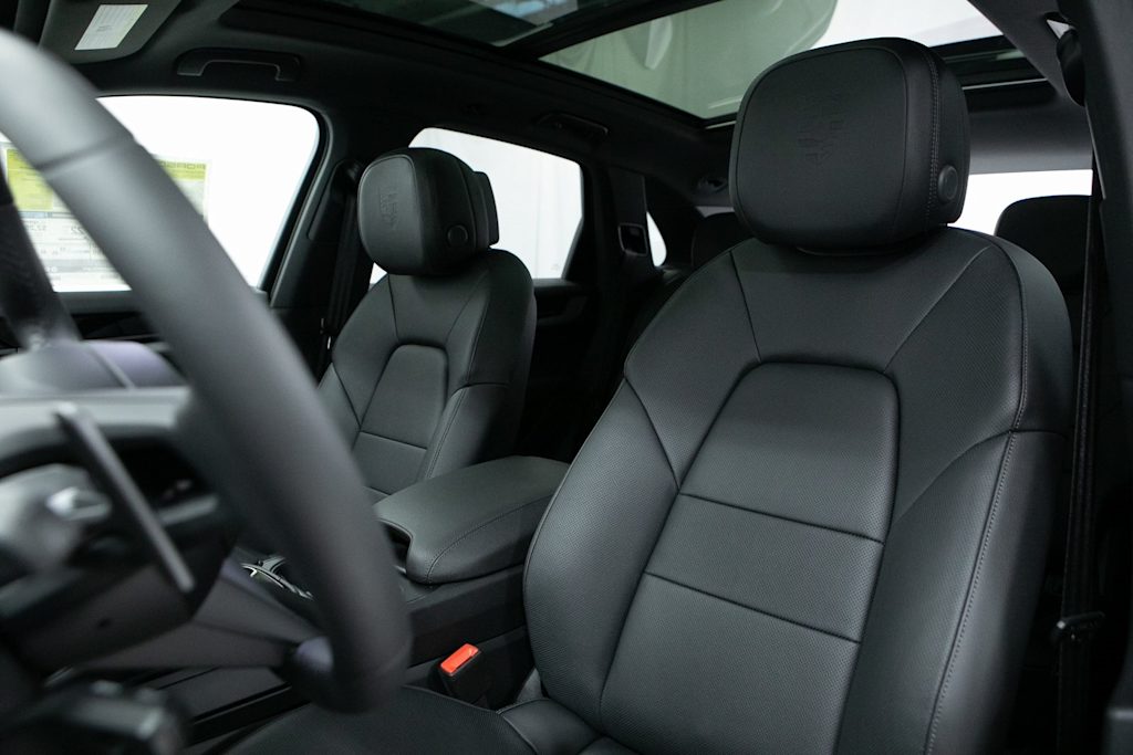 Thumbnail: 2026 Porsche Cayenne - 10