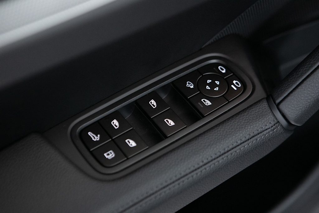 Thumbnail: 2026 Porsche Cayenne - 21