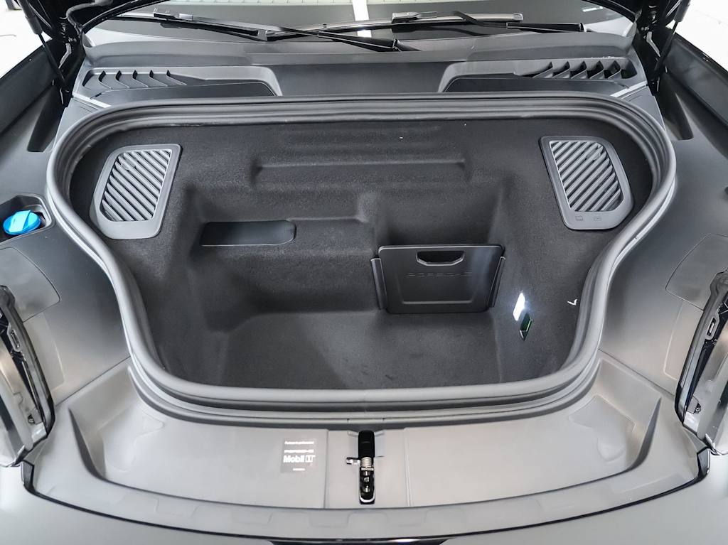 Thumbnail: 2026 Porsche Macan - 31