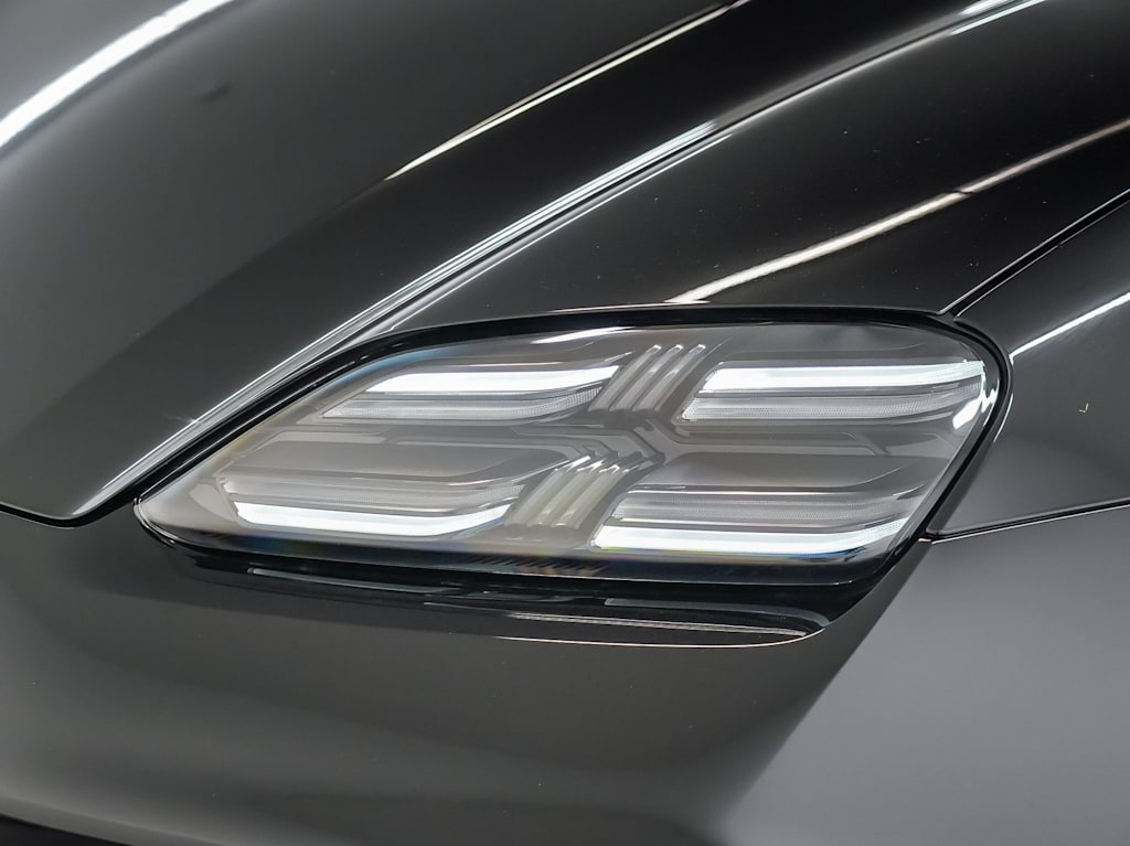 Thumbnail: 2026 Porsche Macan - 19