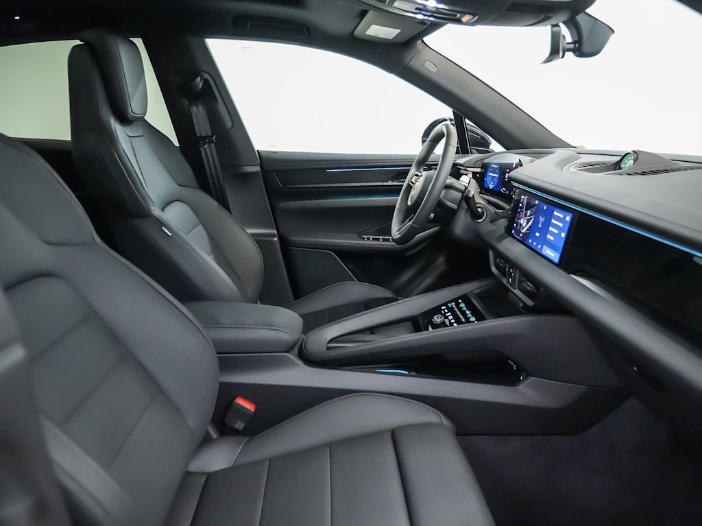 Thumbnail: 2026 Porsche Macan - 10