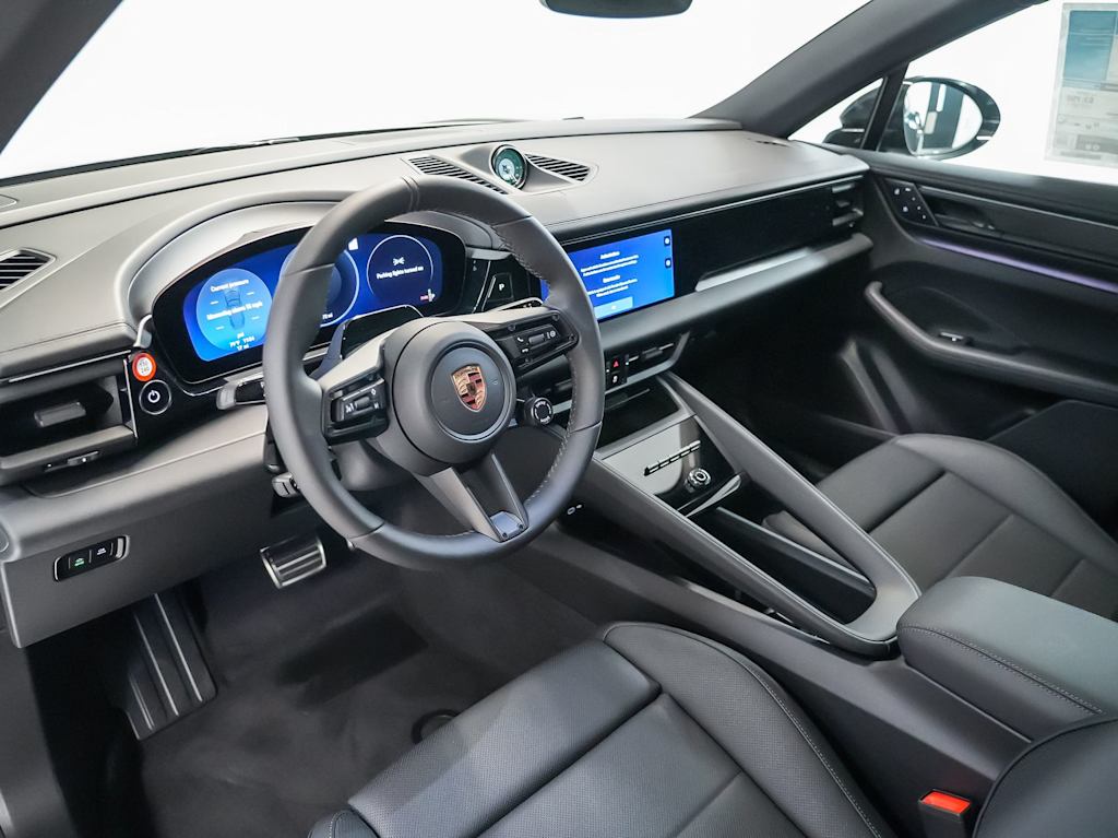 Thumbnail: 2026 Porsche Macan - 2