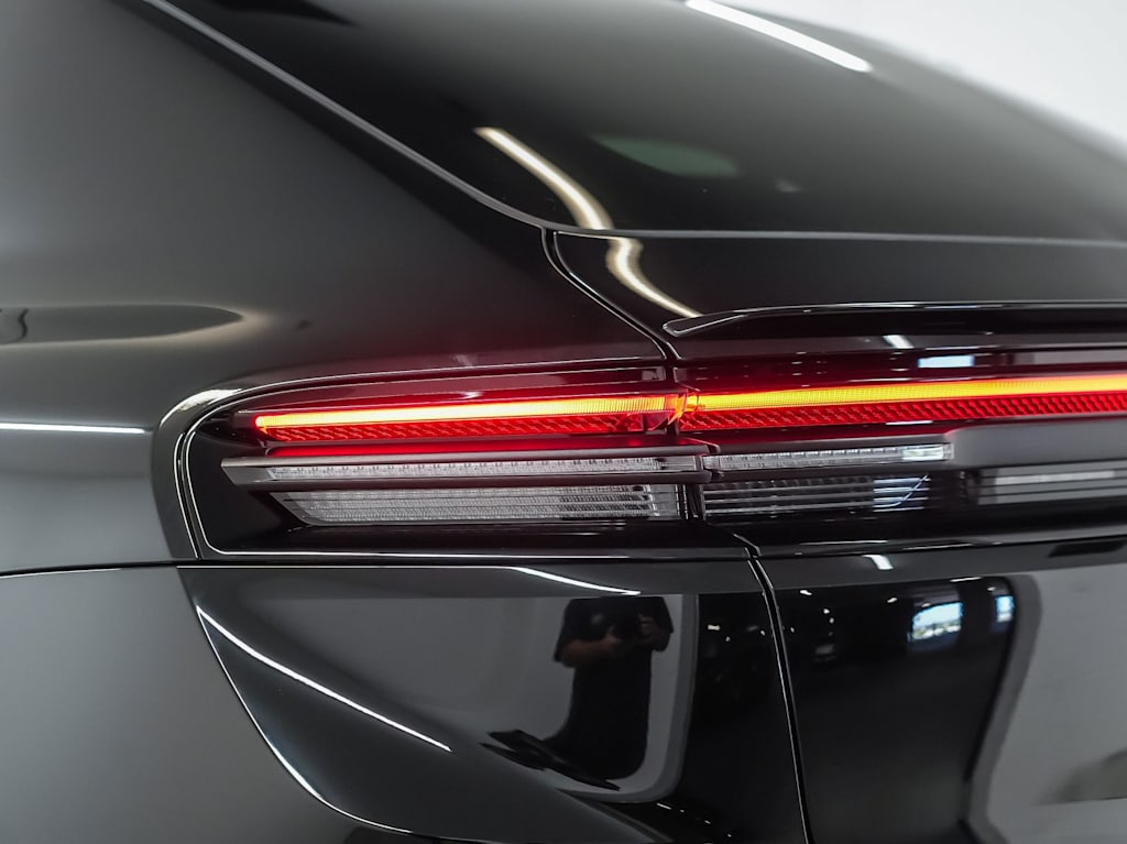 Thumbnail: 2026 Porsche Macan - 21