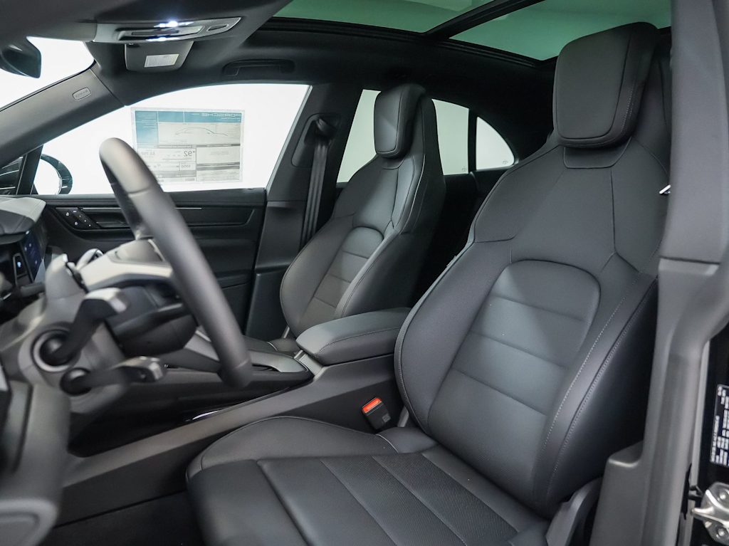 Thumbnail: 2026 Porsche Macan - 9