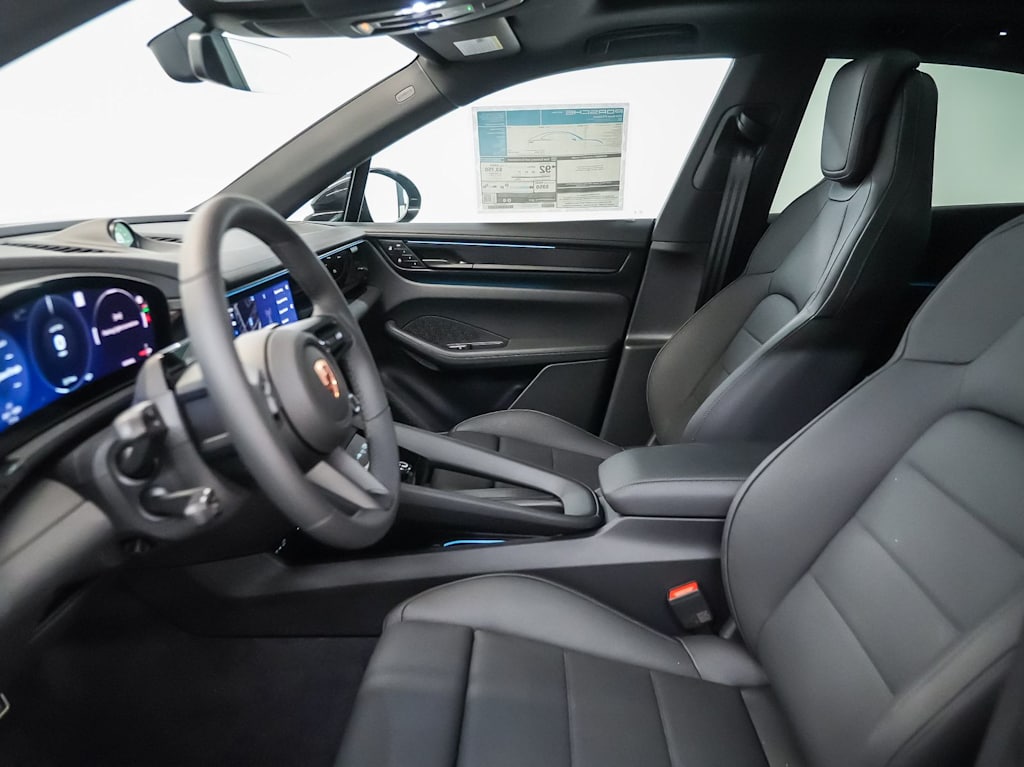 Thumbnail: 2026 Porsche Macan - 24