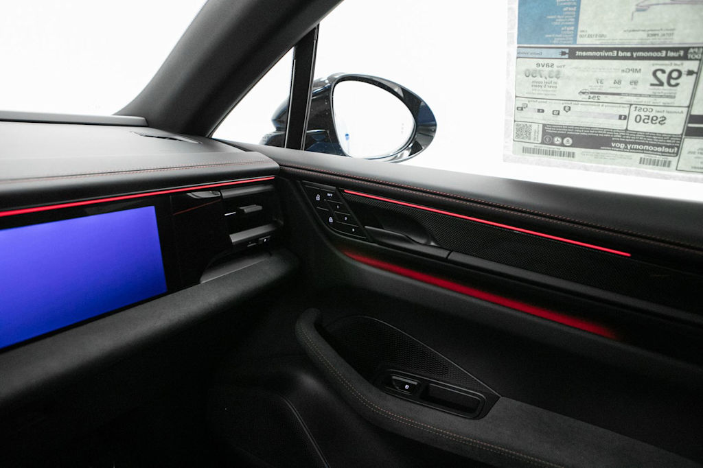 Thumbnail: 2026 Porsche Macan - 32
