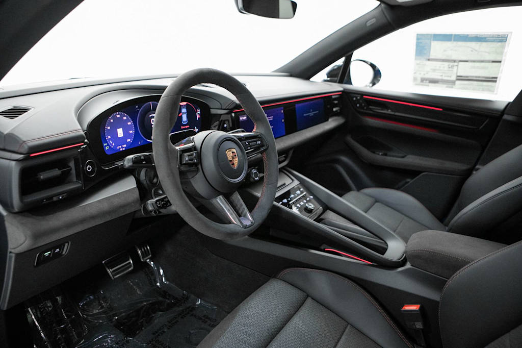 Thumbnail: 2026 Porsche Macan - 2