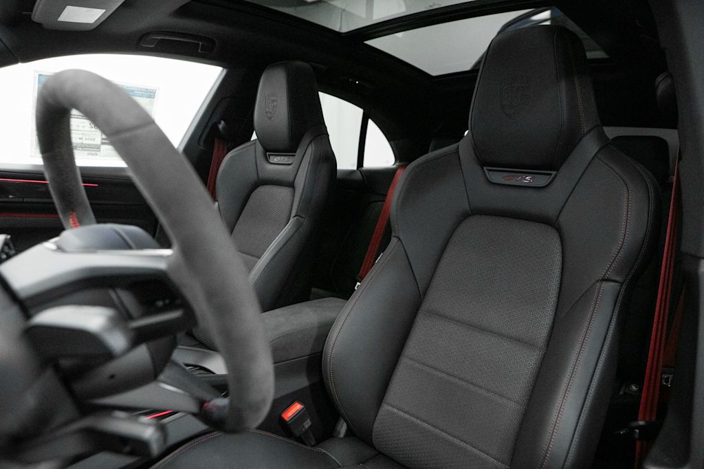 Thumbnail: 2026 Porsche Macan - 7
