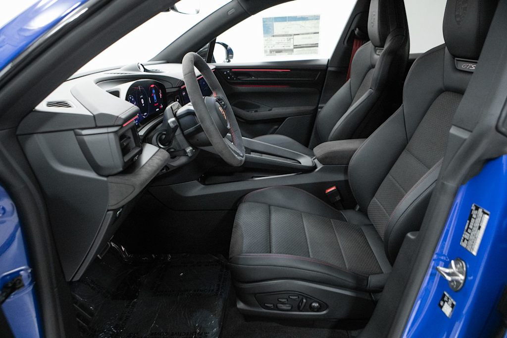Thumbnail: 2026 Porsche Macan - 8