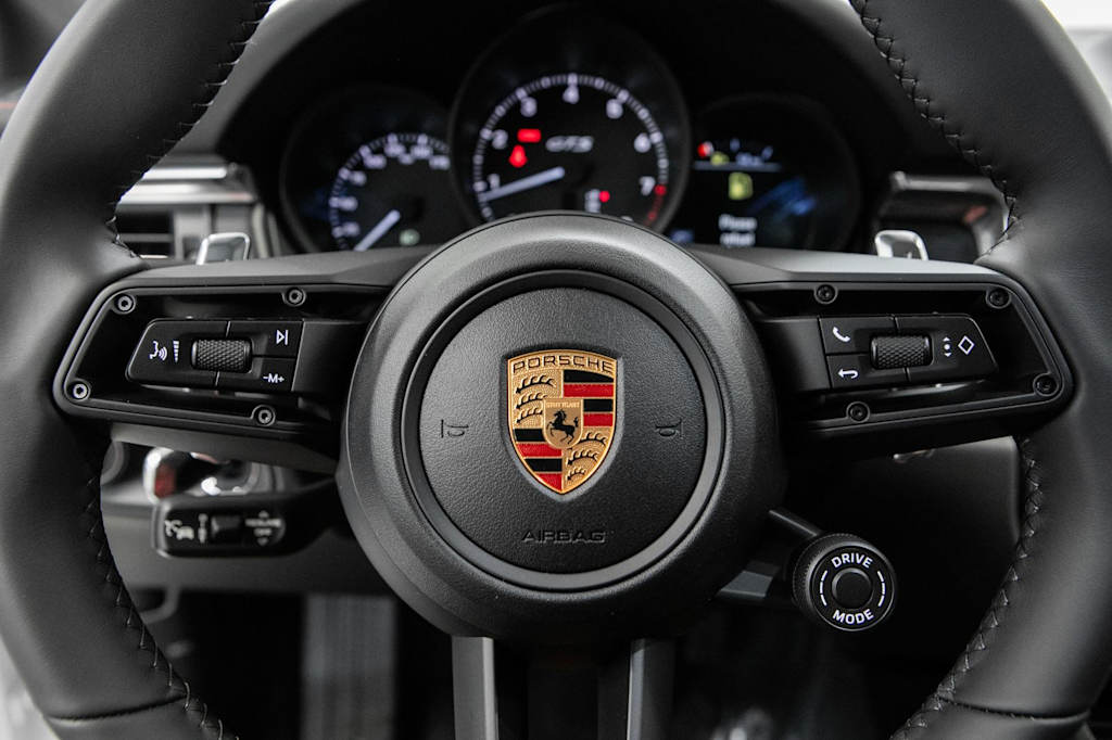 Thumbnail: 2026 Porsche Macan - 20