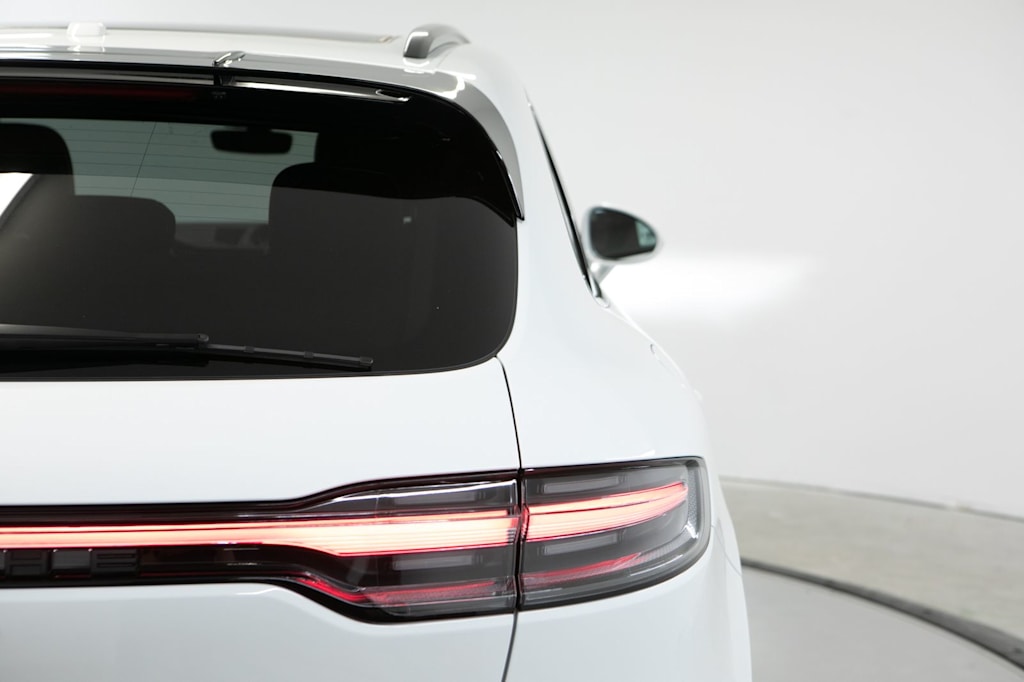 Thumbnail: 2026 Porsche Macan - 38