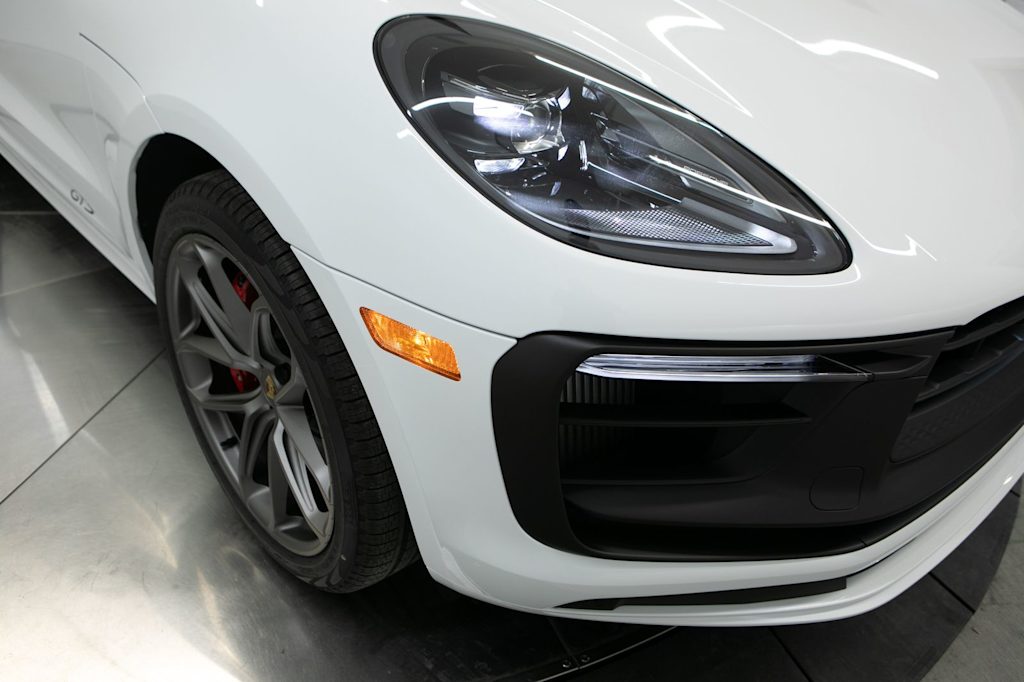 Thumbnail: 2026 Porsche Macan - 6
