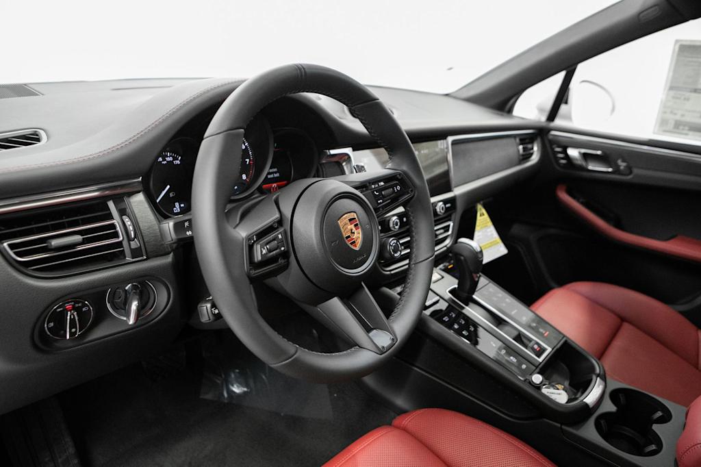 Thumbnail: 2026 Porsche Macan - 2