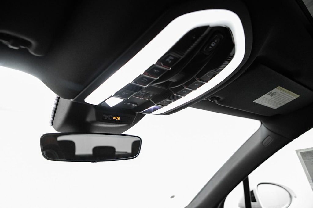 Thumbnail: 2026 Porsche Macan - 29