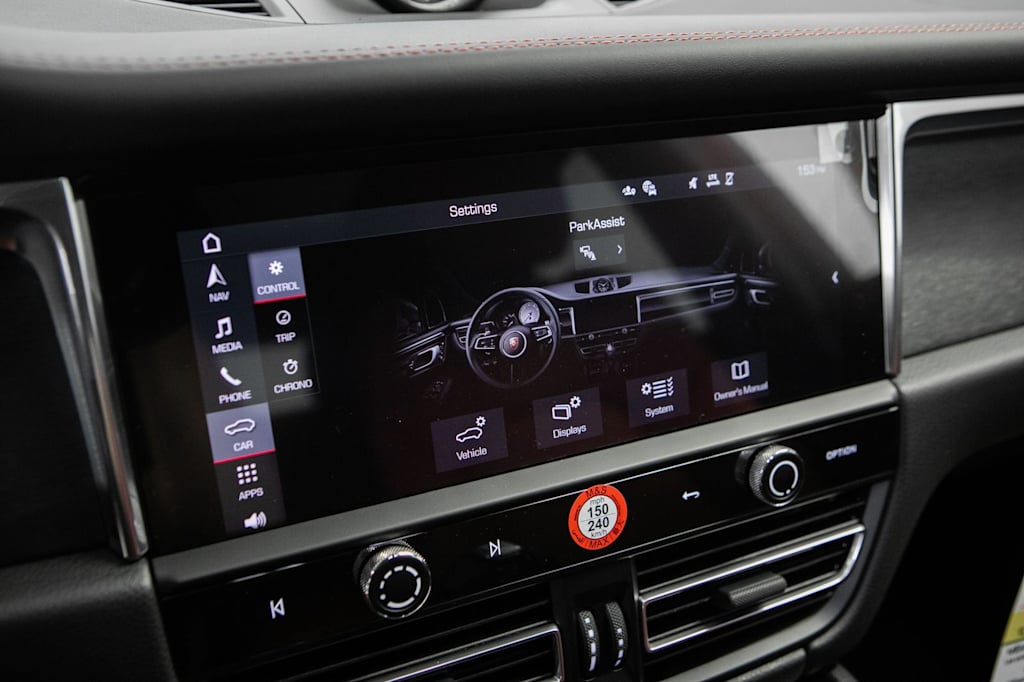 Thumbnail: 2026 Porsche Macan - 12