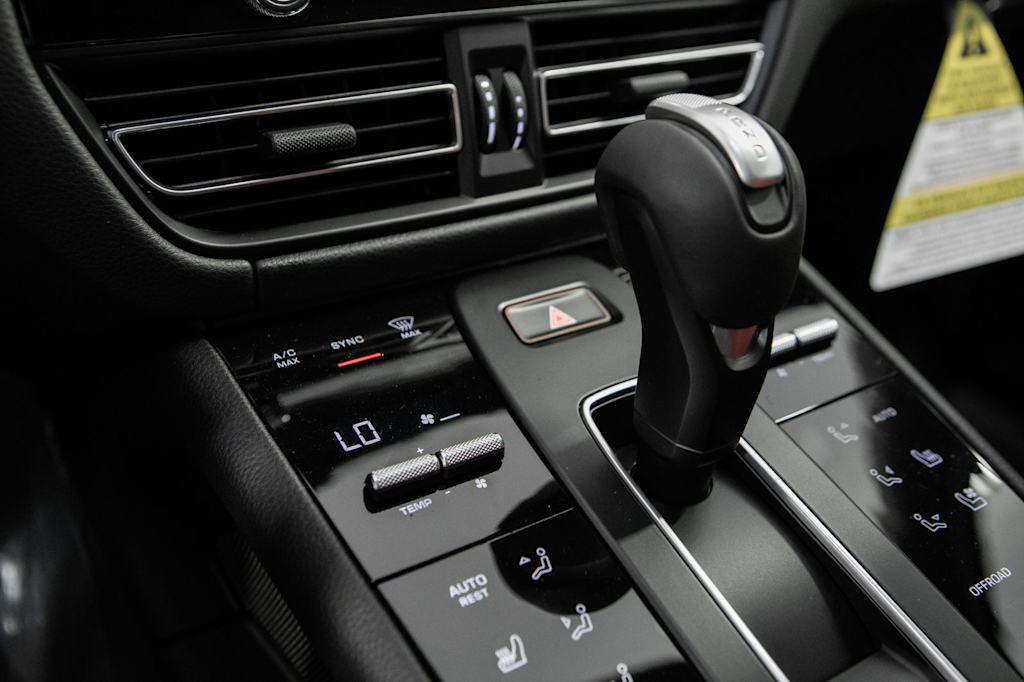 Thumbnail: 2026 Porsche Macan - 26