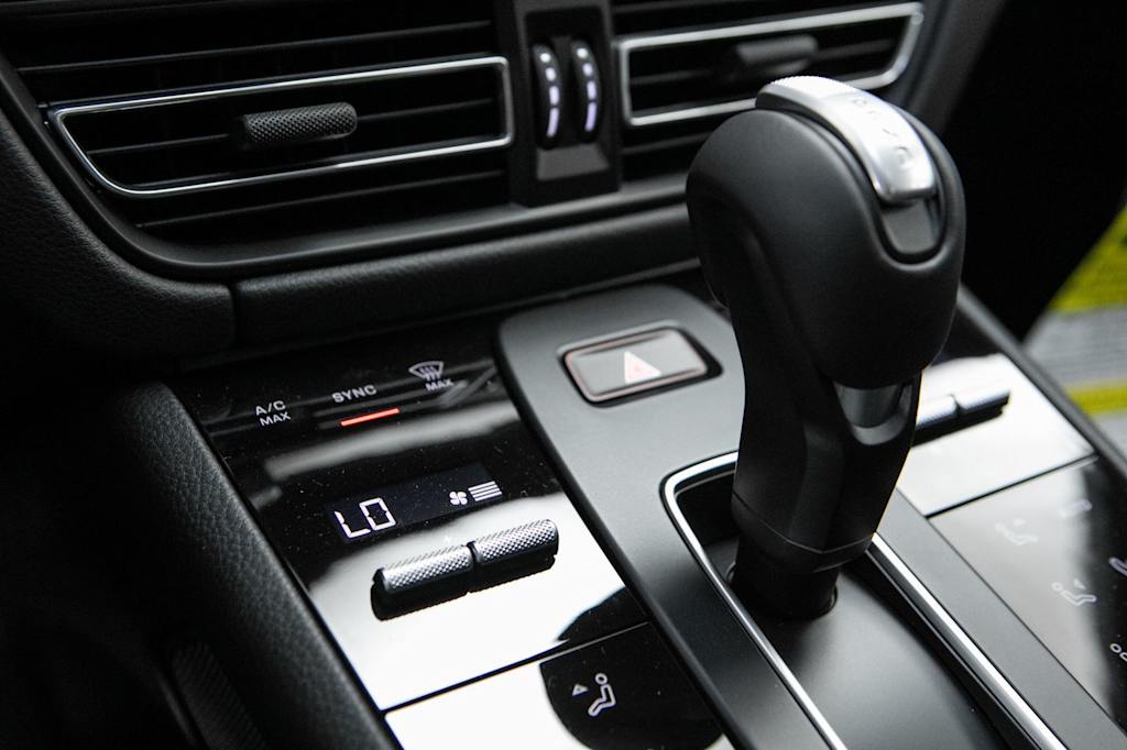 Thumbnail: 2026 Porsche Macan - 31
