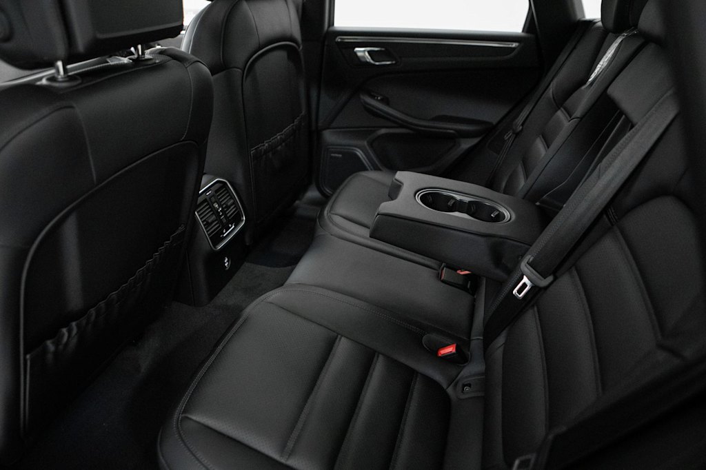 Thumbnail: 2026 Porsche Macan - 37