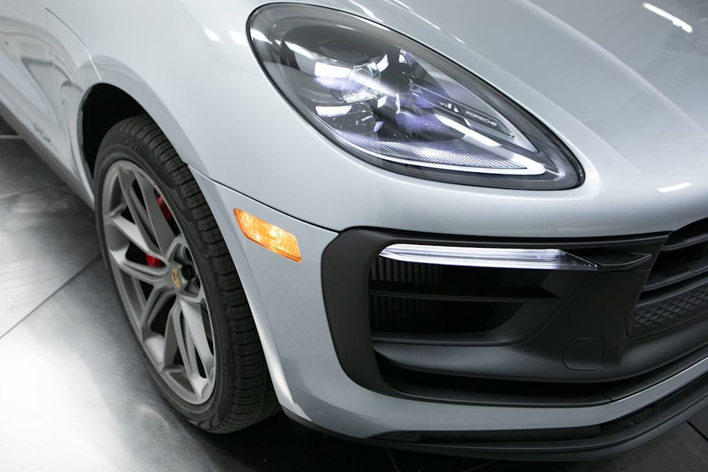 Thumbnail: 2026 Porsche Macan - 4