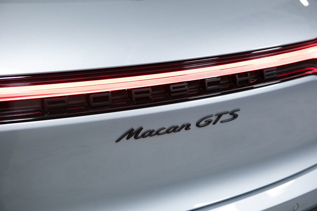 Thumbnail: 2026 Porsche Macan - 24
