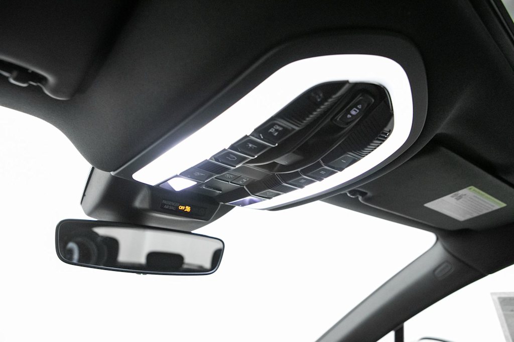 Thumbnail: 2026 Porsche Macan - 35