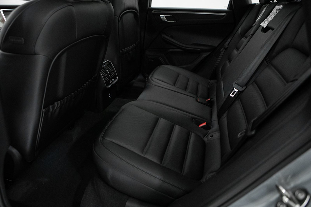 Thumbnail: 2026 Porsche Macan - 9