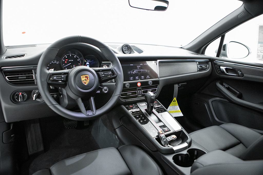 Thumbnail: 2026 Porsche Macan - 6