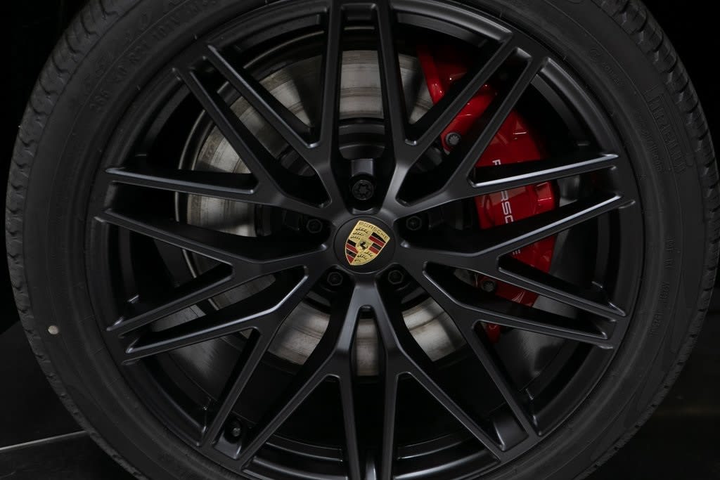 Thumbnail: 2026 Porsche Macan - 6