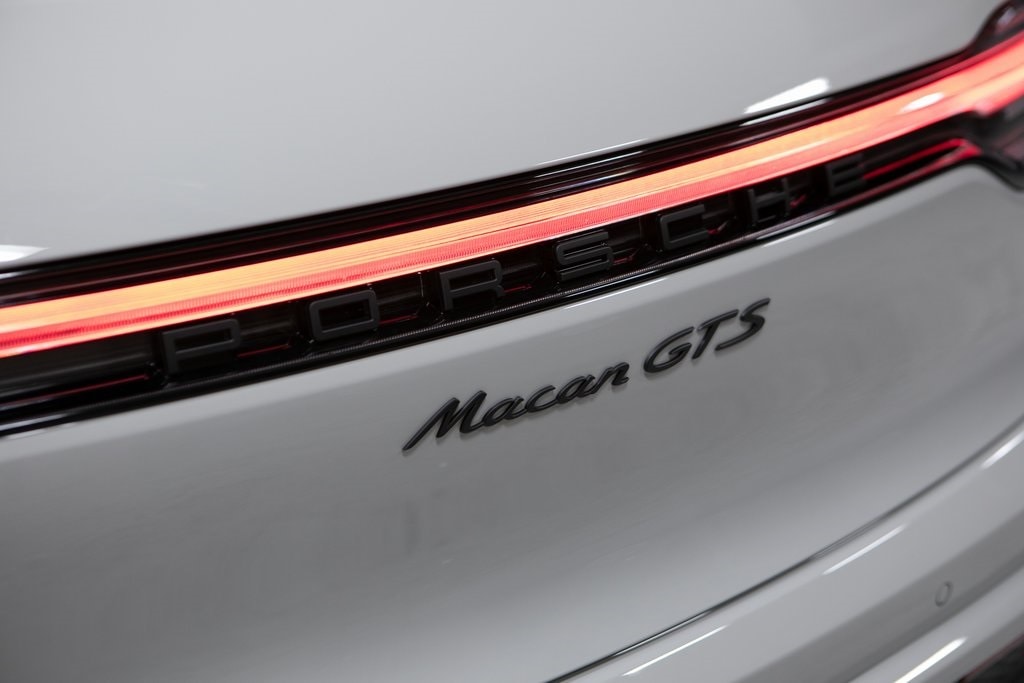 Thumbnail: 2026 Porsche Macan - 37