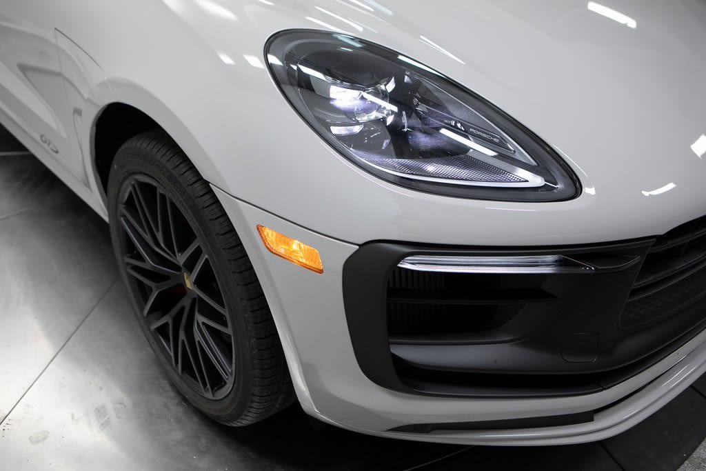 Thumbnail: 2026 Porsche Macan - 19