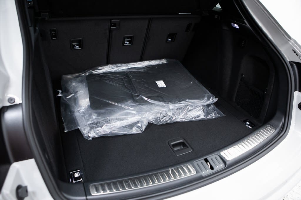 Thumbnail: 2026 Porsche Macan - 13