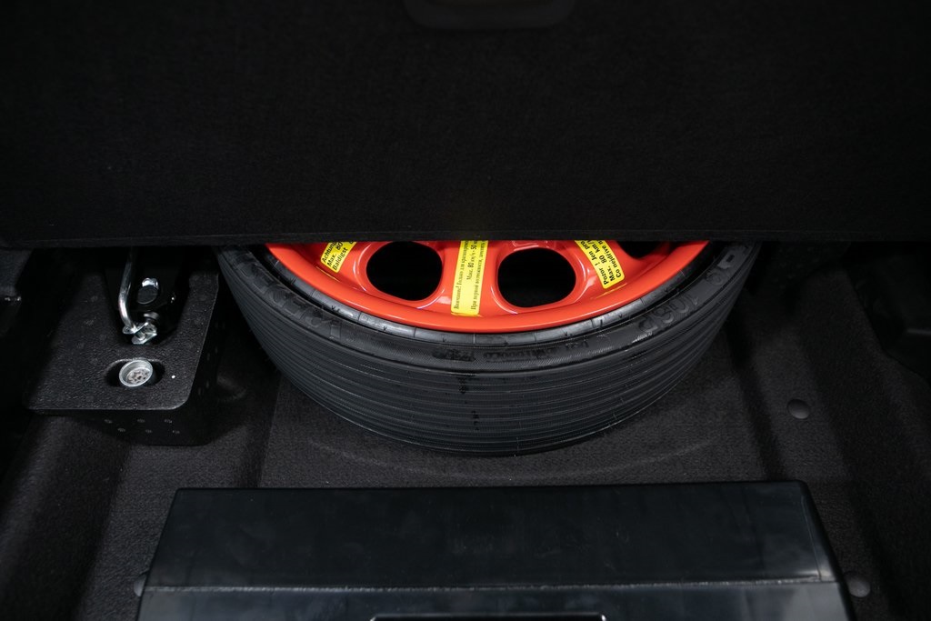 Thumbnail: 2026 Porsche Macan - 33