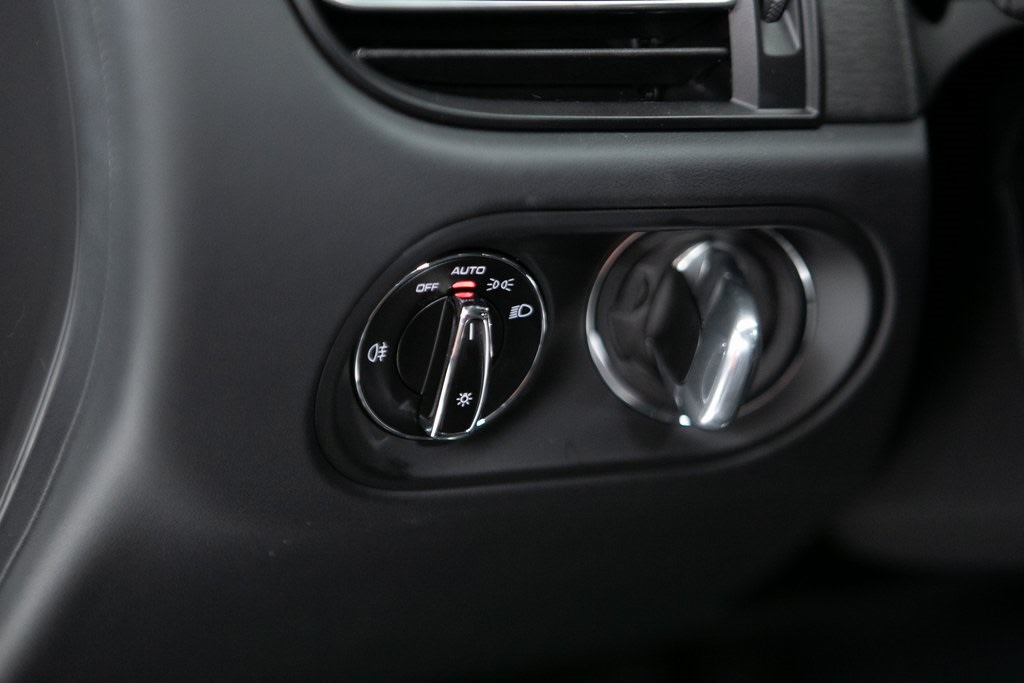 Thumbnail: 2026 Porsche Macan - 24