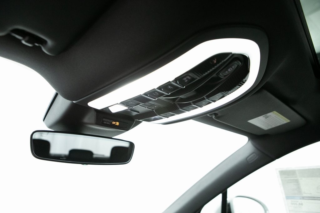 Thumbnail: 2026 Porsche Macan - 29