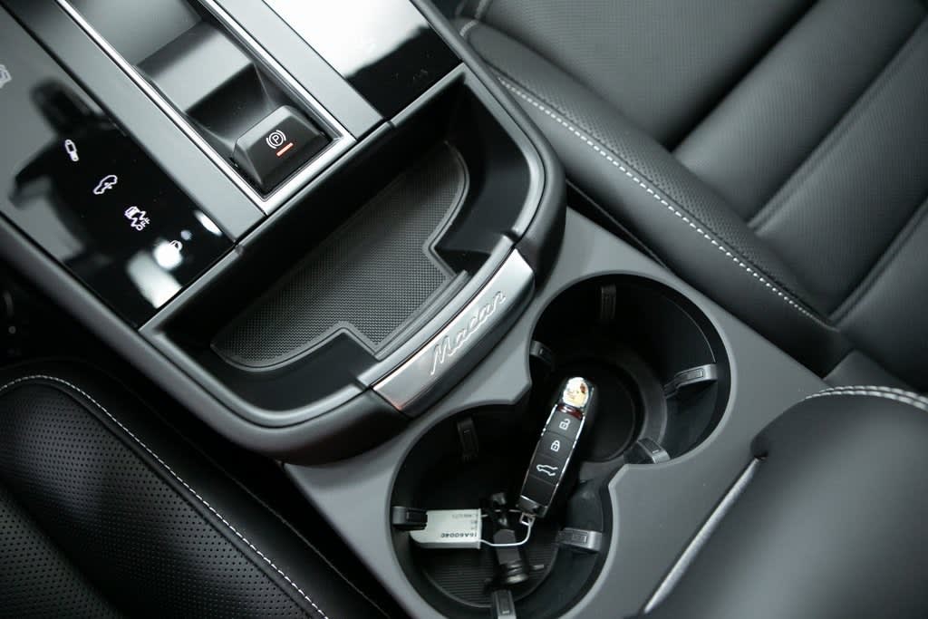 Thumbnail: 2026 Porsche Macan - 26