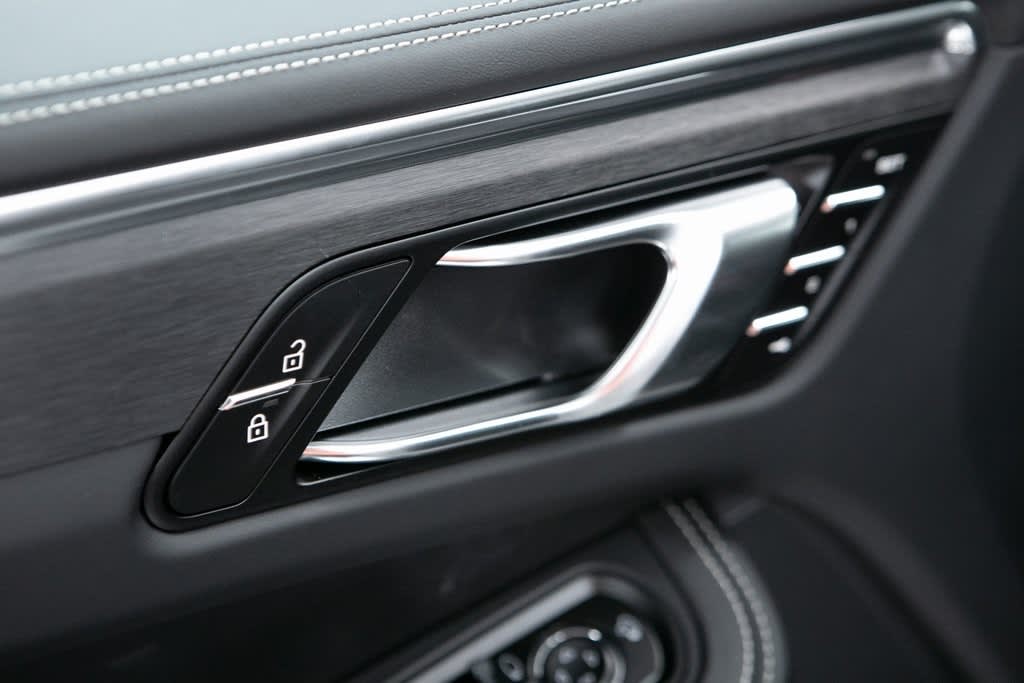 Thumbnail: 2026 Porsche Macan - 23