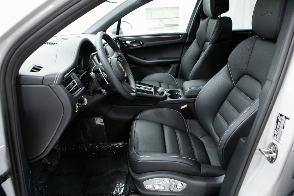 Thumbnail: 2026 Porsche Macan - 9