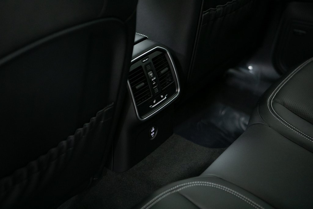 Thumbnail: 2026 Porsche Macan - 30