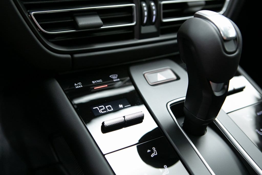 Thumbnail: 2026 Porsche Macan - 25