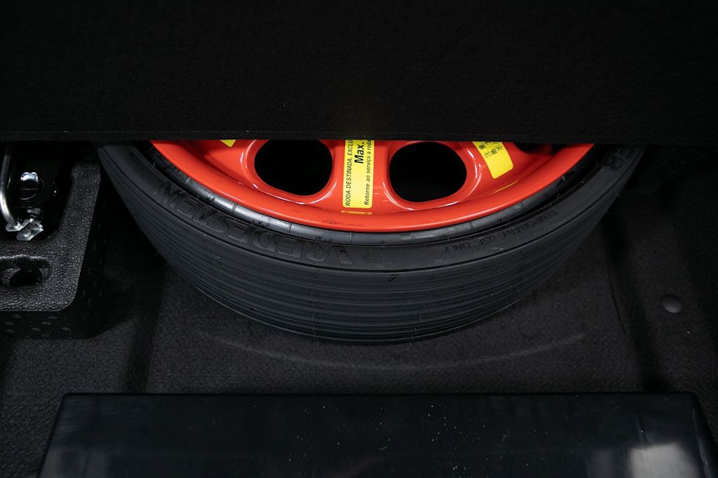 Thumbnail: 2026 Porsche Macan - 28