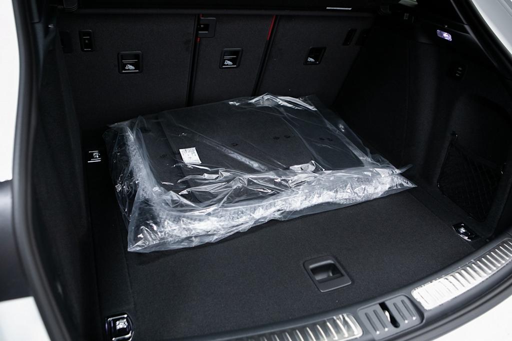 Thumbnail: 2026 Porsche Macan - 11