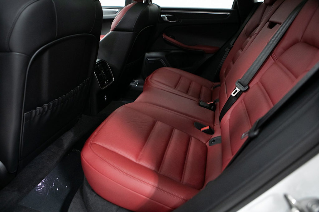 Thumbnail: 2026 Porsche Macan - 8