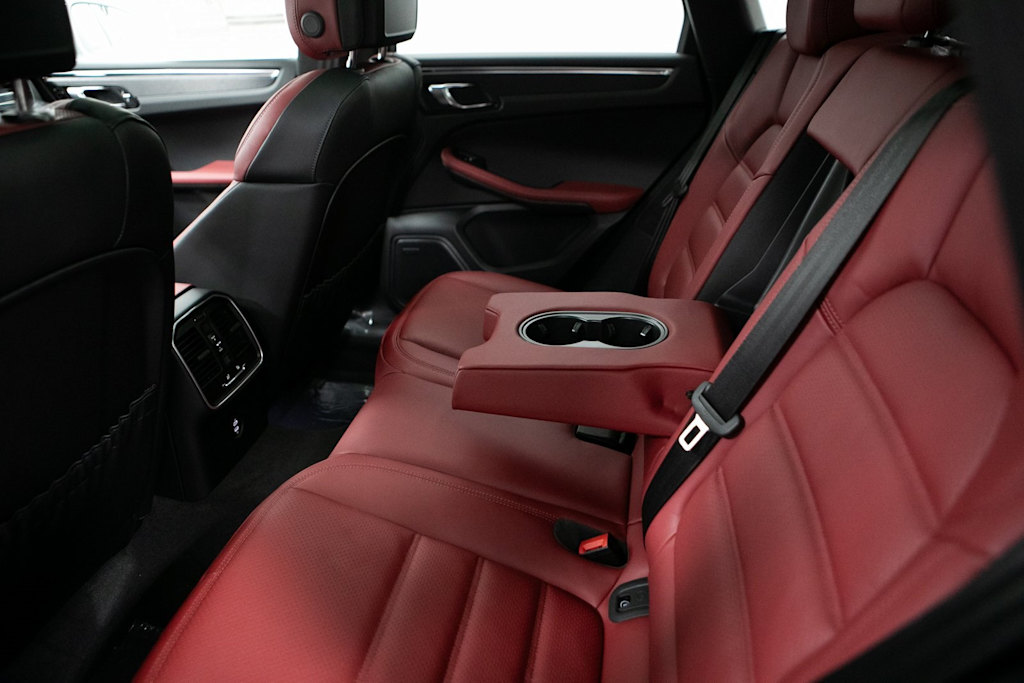 Thumbnail: 2026 Porsche Macan - 26