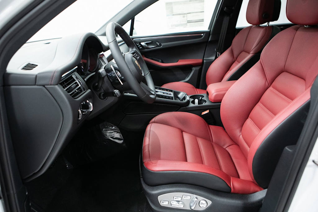 Thumbnail: 2026 Porsche Macan - 7